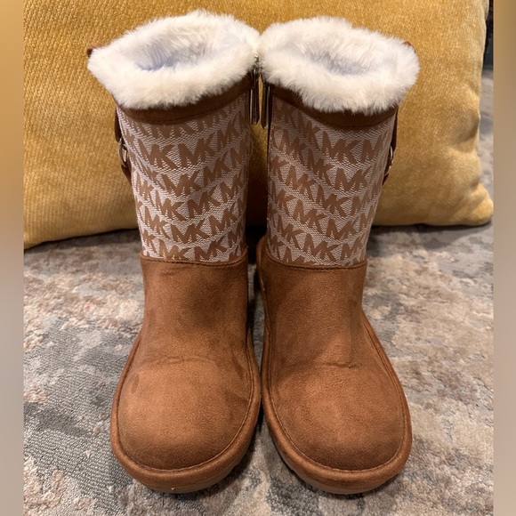 Michael Kors Other - Michael Kors Girls Tan Suede Fur Boots Size 2